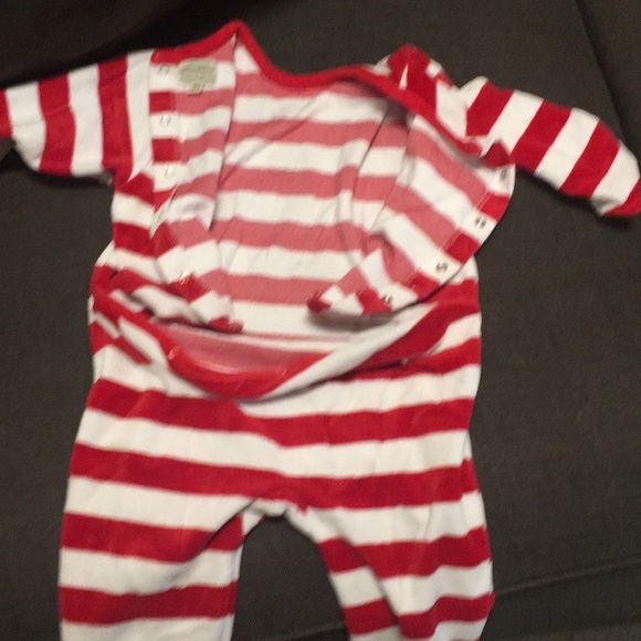 Red and white striped pajamas (18 months) - Picture 2 of 2